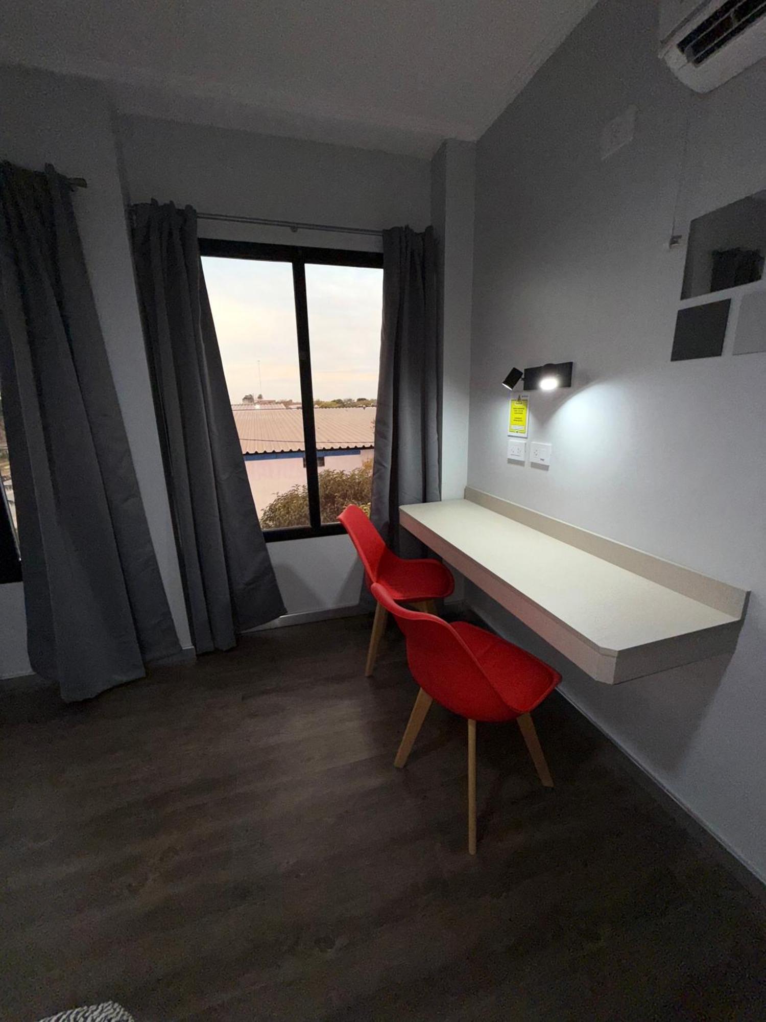 Hotel Escala Uno سانتو تومي المظهر الخارجي الصورة
